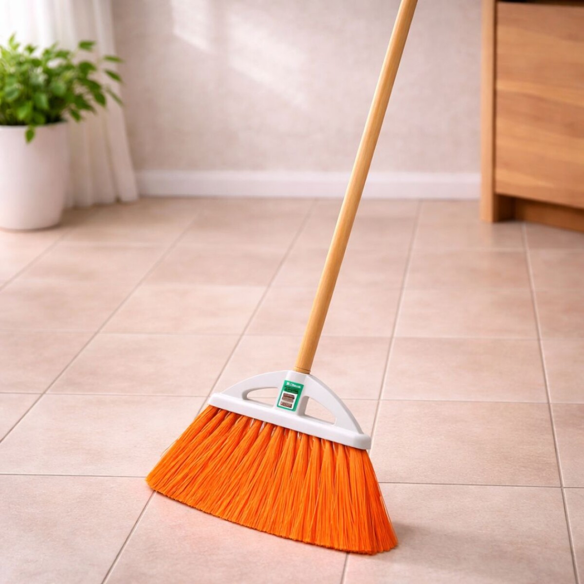 ESCOBA ALTA KLINTEK PVC CON PALO MADERA 