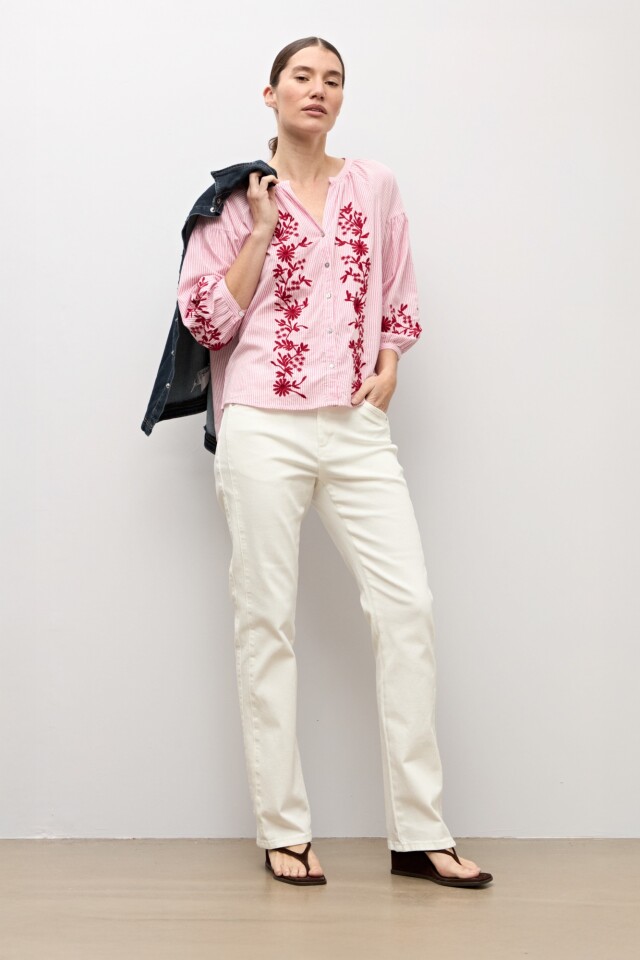 Blusa rayada con bordados rosa