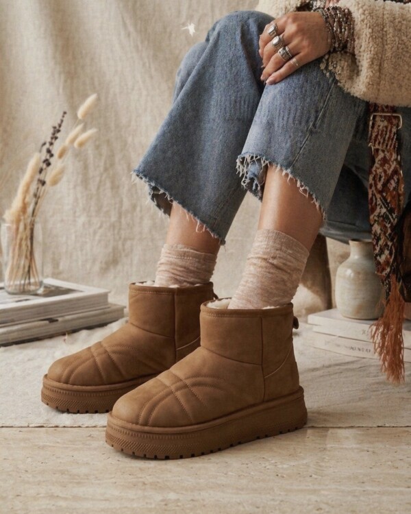 Pantubota Anne camel