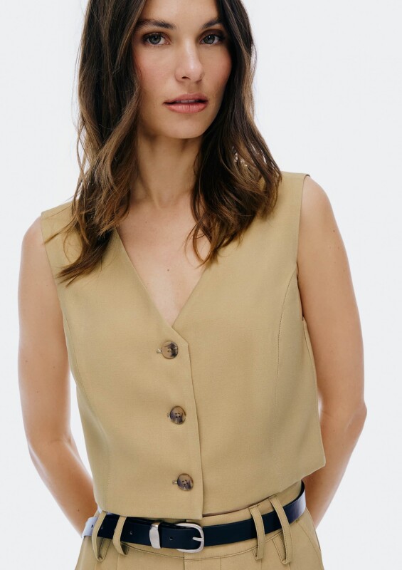 COLETE FEM MARROM MEDIO