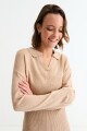 Vestido tejido cuello polo BEIGE