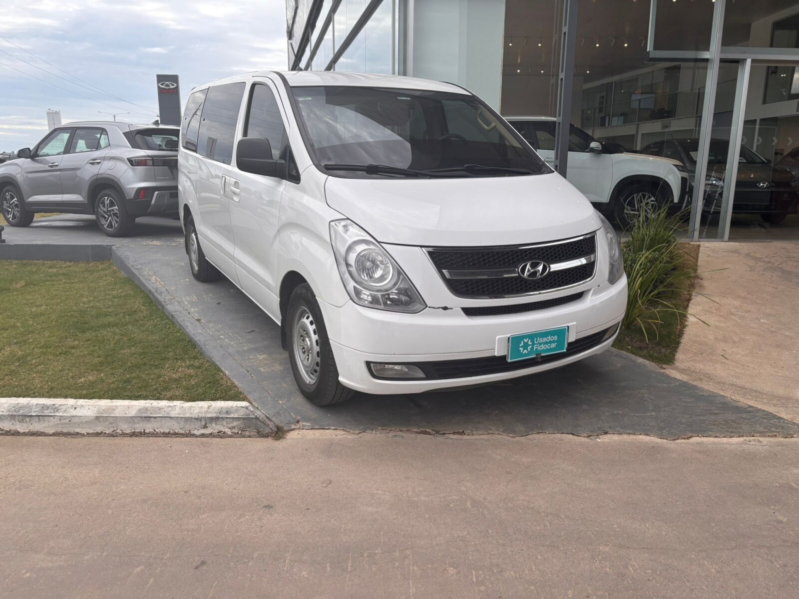 Hyundai H1 MiniBus 12 Plz GLS Diesel - 2014 