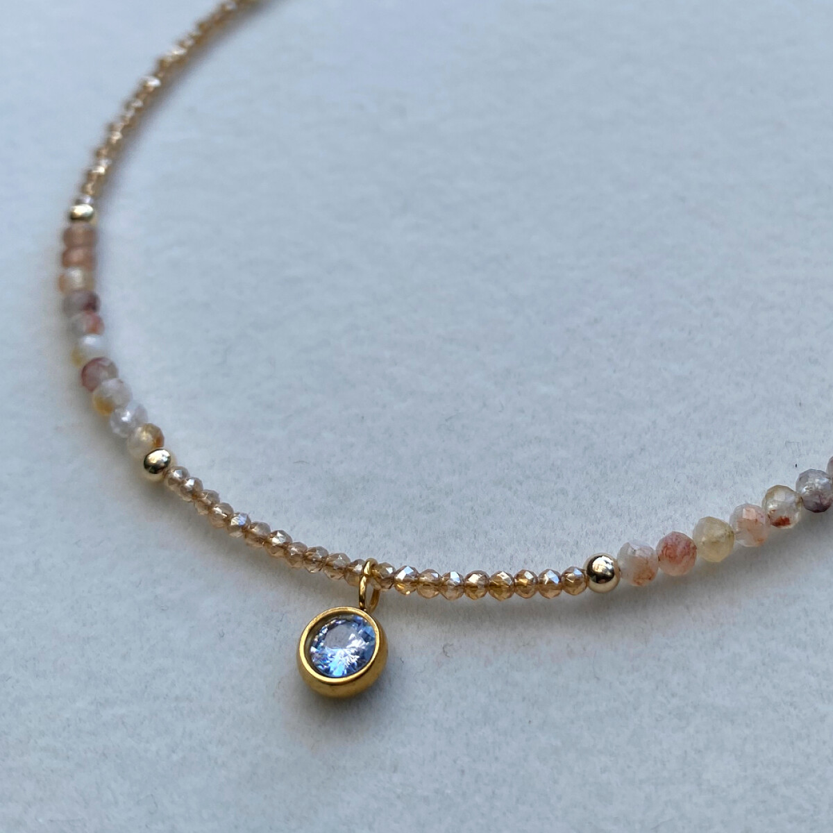 Collar CAMILLE con cristales y piedras naturales 
