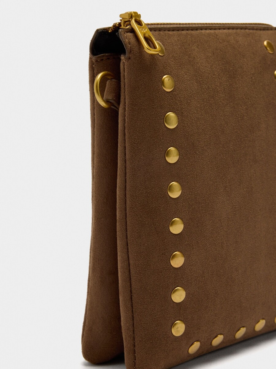 Bolso Bandolera Con Textura Y Tachuelas taupe