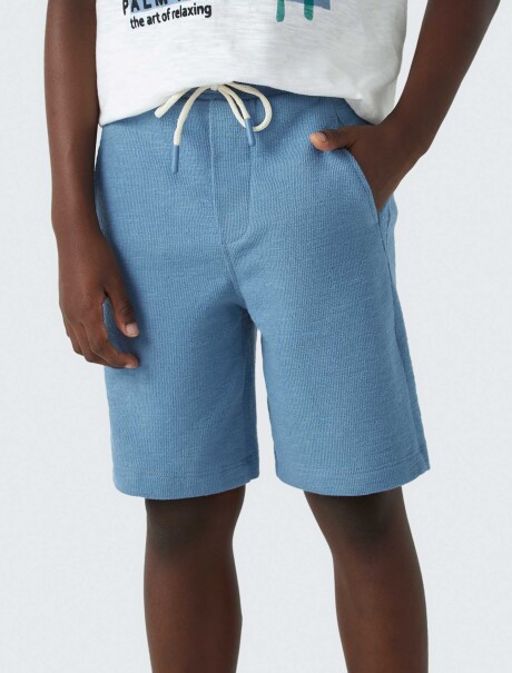 BERMUDA INFANTIL CON BOLSILLO CELESTE