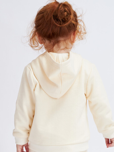 Campera deportiva liviana Crema