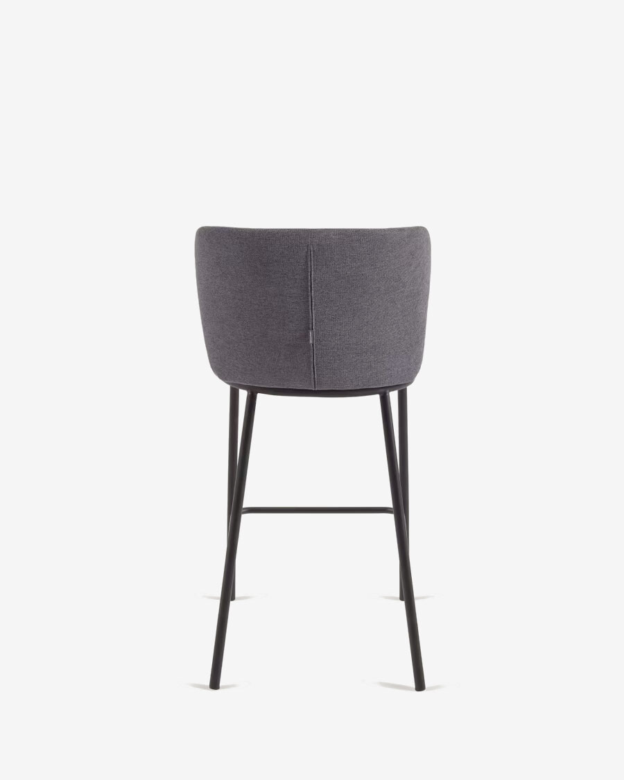 Taburete Ciselia de chenilla gris oscuro y patas de acero con acabado negro altura 65 cm