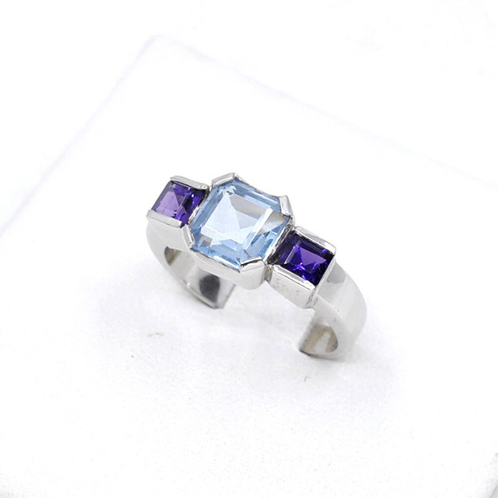 Anillo En Oro 18K Blanco, Amatistas Y Topacio Anillo En Oro 18K Blanco, Amatistas Y Topacio