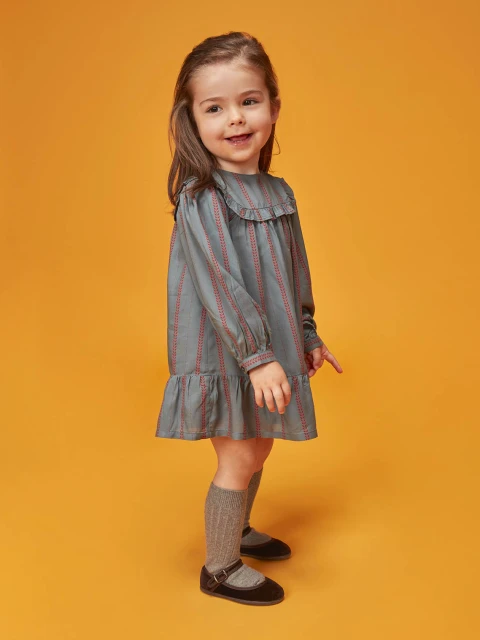 Vestido Con Volante En Pecho Y Bajo Estapado Zigzag Rojo Oscuro