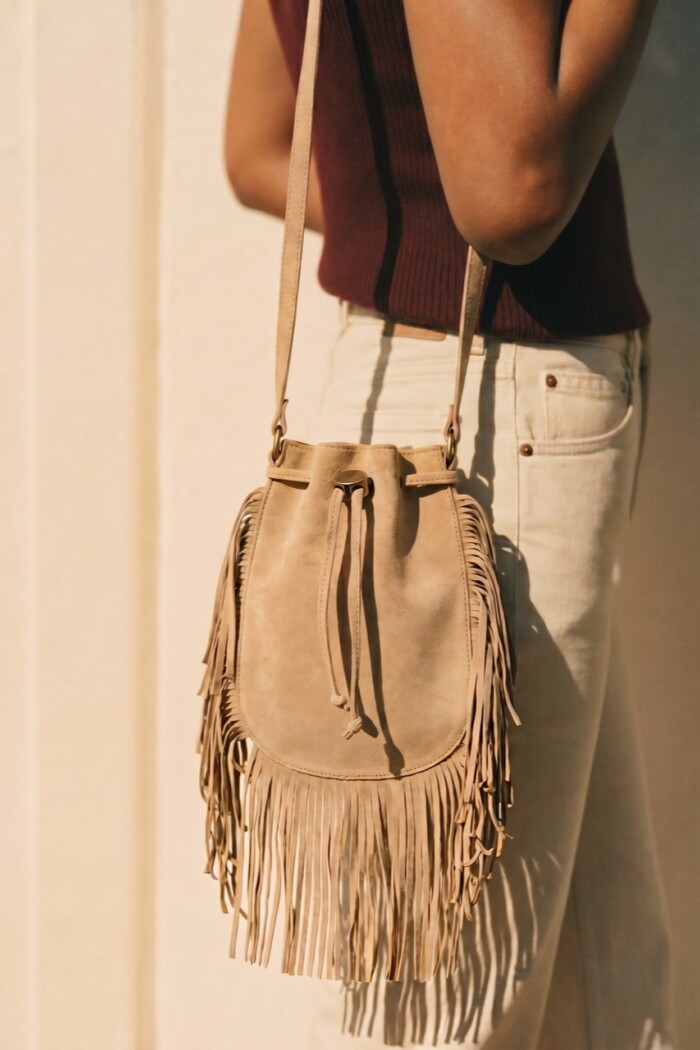 Cartera Flecos Gamuza Vegana Camel