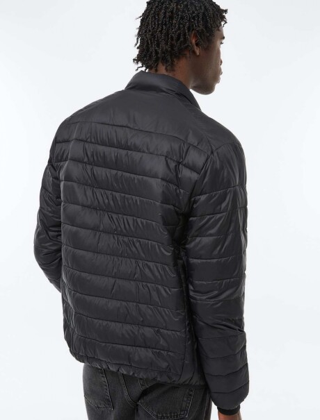 CHAQUETA ACOLCHADA CON DETALLES ACOLCHADOS + BOLSA GUARDAPOLVO NEGRO