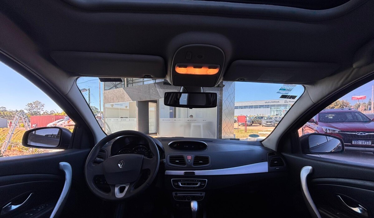 Renault Fluence Dynamique AT - 2011 Renault Fluence Dynamique AT - 2011