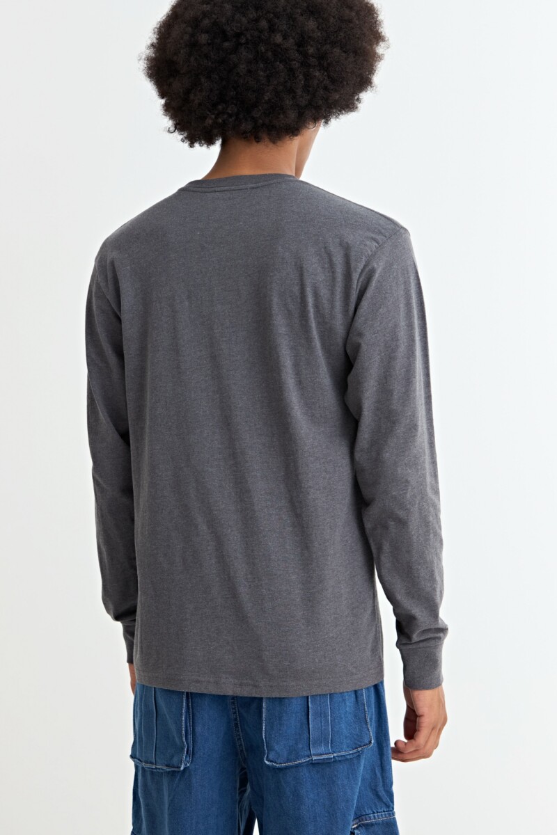 Remera cuello redondo GRIS