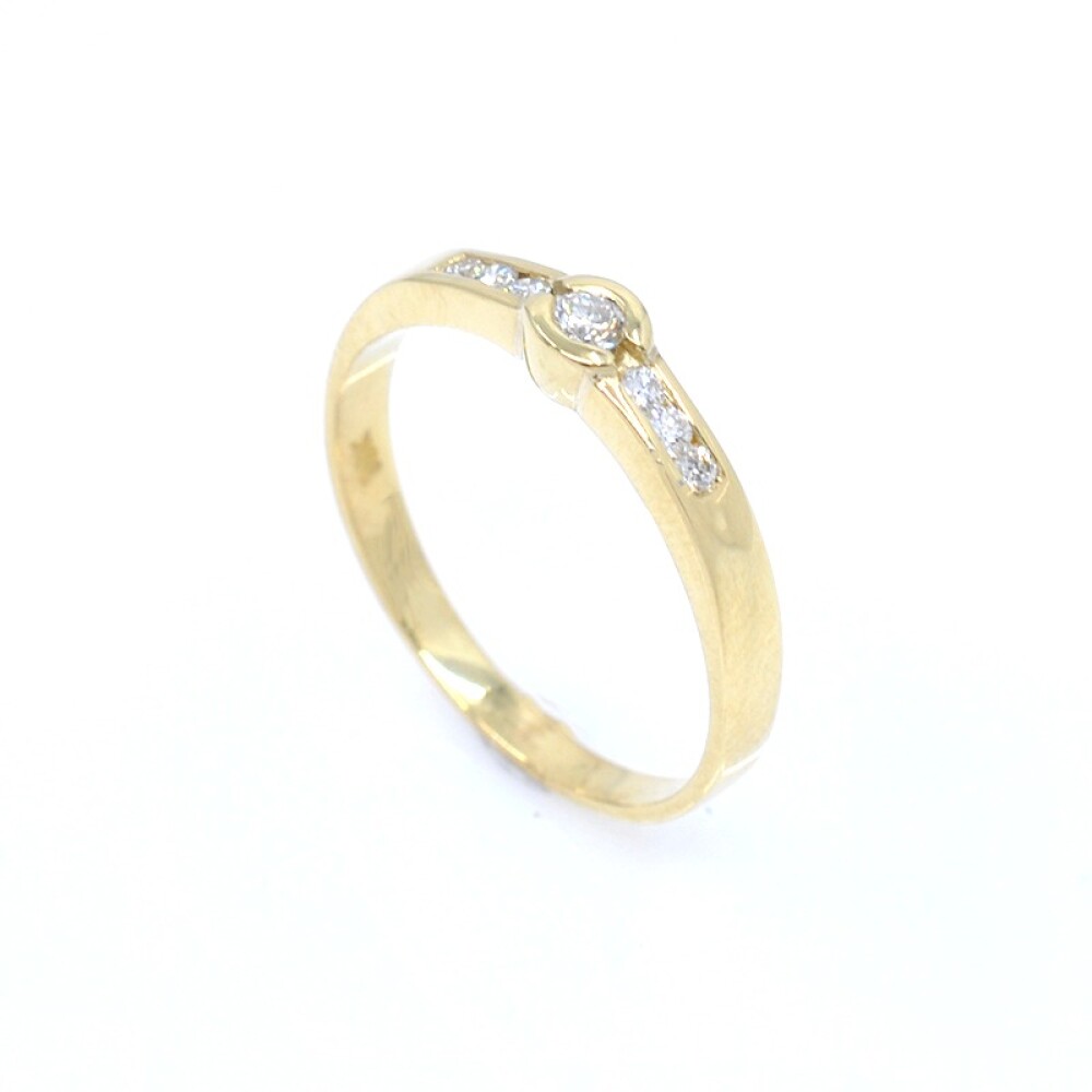 Anillo en oro 18k amarillo y brillantes Anillo en oro 18k amarillo y brillantes