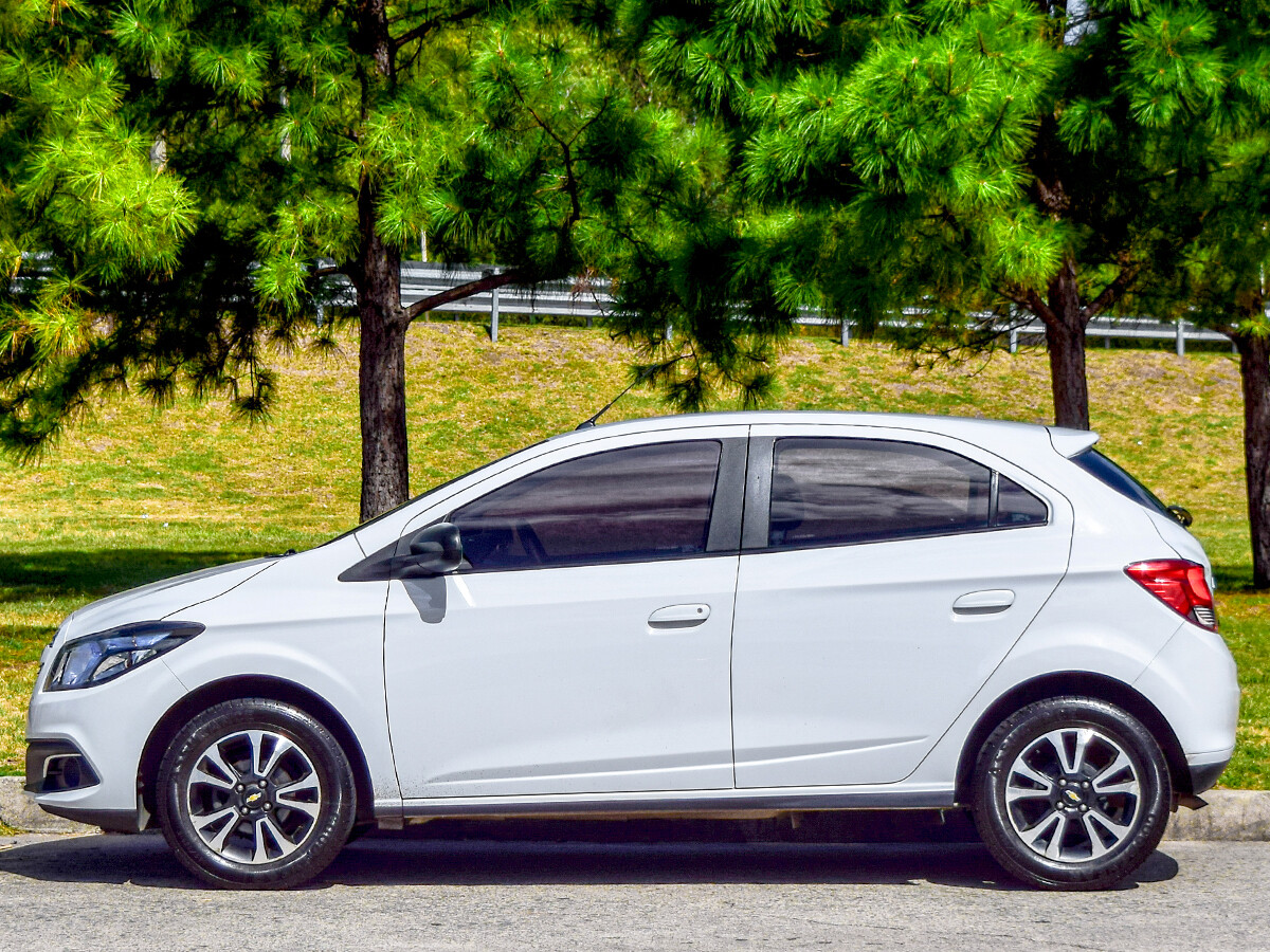 Chevrolet Onix LTZ 1.4 Extra Full | Permuta / Financia Chevrolet Onix LTZ 1.4 Extra Full | Permuta / Financia