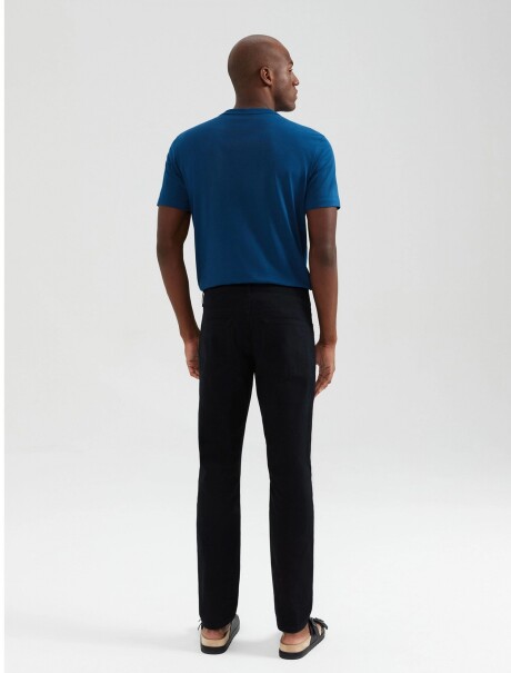 PANTALÓN RECTO NEGRO