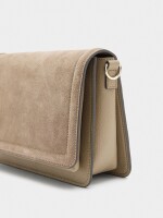 Bolso Bandolera Con Solapa Y Detalles De Piel taupe