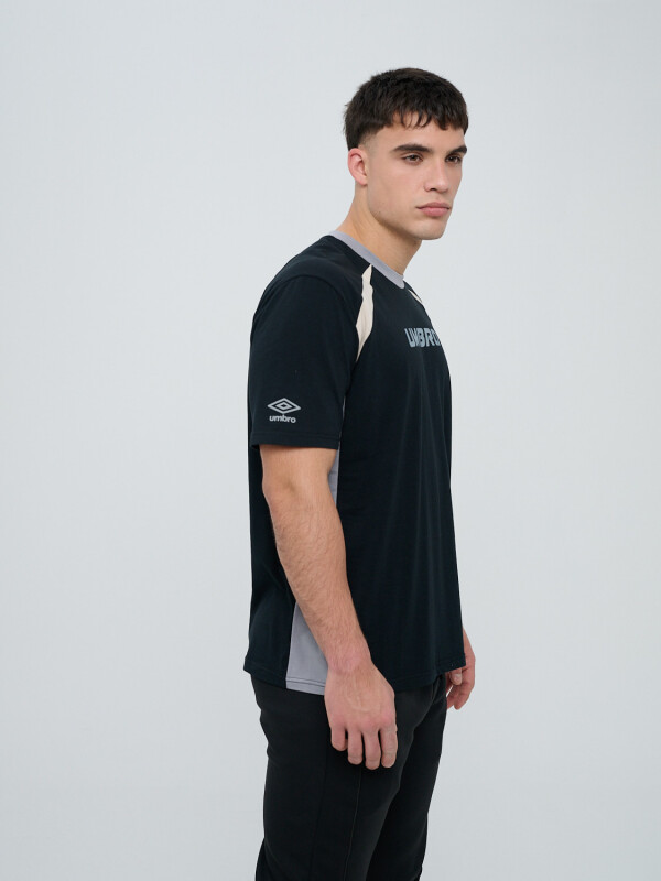 REMERA CROSS Umbro Hombre 002