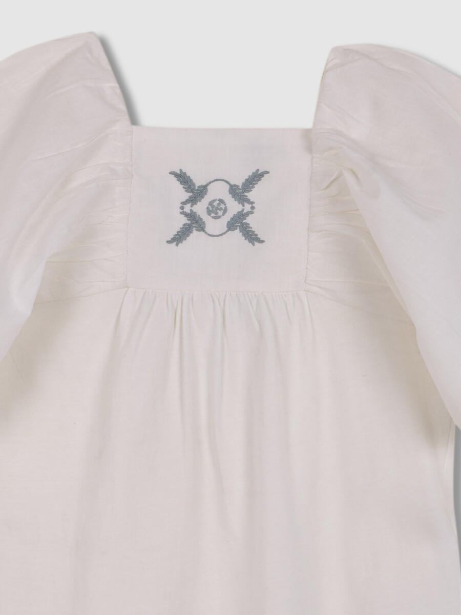 Camiseta Con Bordado Blanco