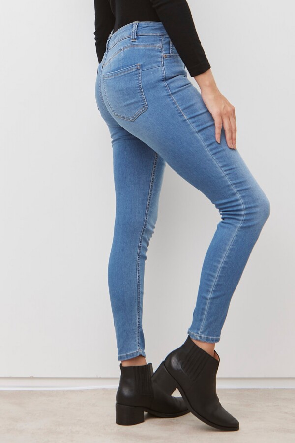 Jean Bombshell JEAN CLARO