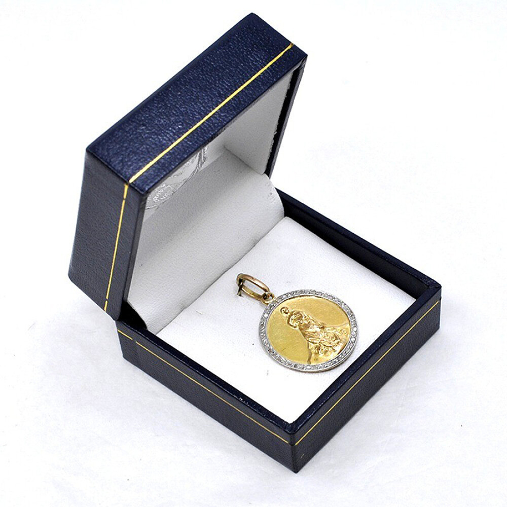 Medalla Con Imagen Religiosa En Oro 18K Y Diamantes Medalla Con Imagen Religiosa En Oro 18K Y Diamantes