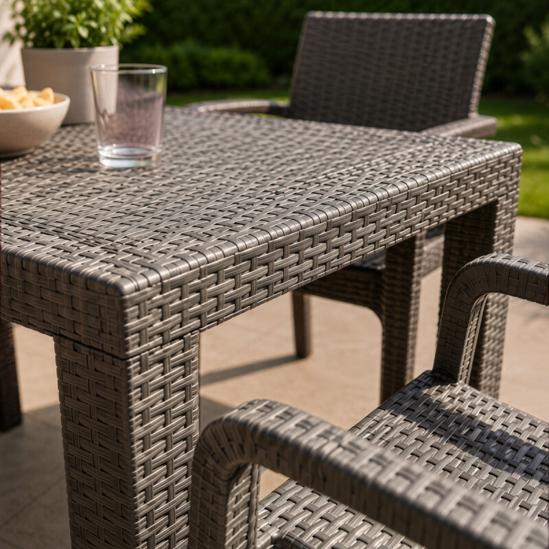 Juego de jardín 4 sillas con apoya brazo + mesa simil ratán 90x90cm GRIS
