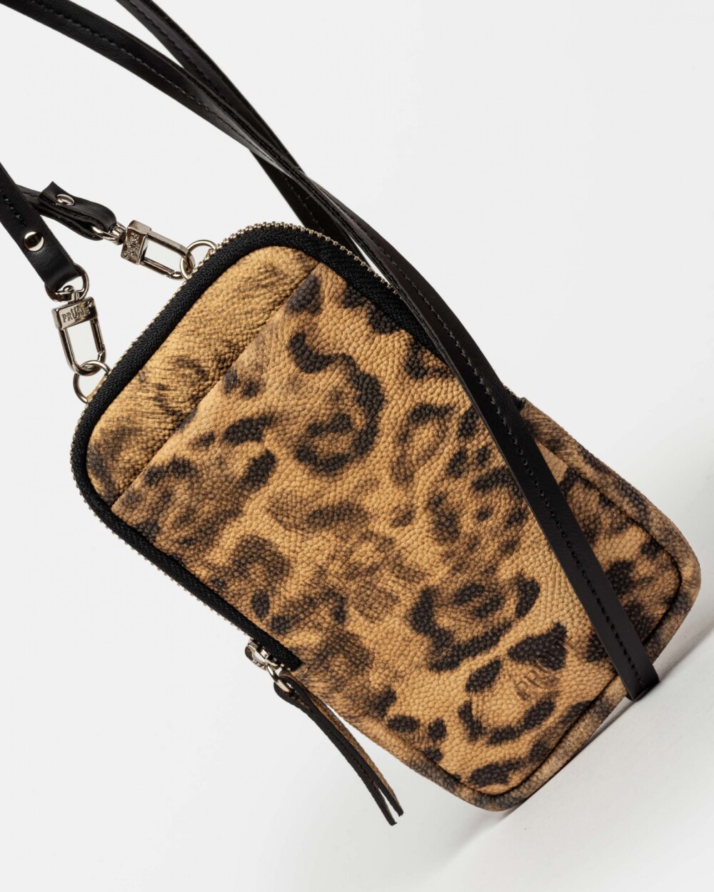 Porta Celular Pia En Cuero Animal Print Camel