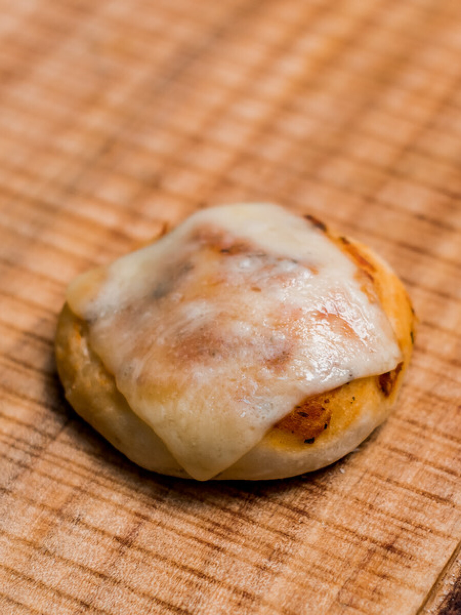 Mini lehmeyún con muzzarella Mini lehmeyún con muzzarella