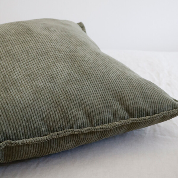 Almohadón pana l verde oliva Almohadón pana l verde oliva