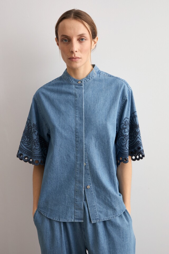 Camisa de jean bordada jean medio