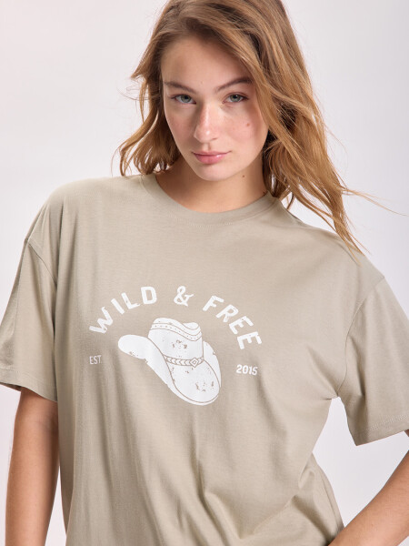 Remera oversize estampa Oliva