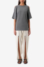 REMERA OPEN SHOULDER Gris