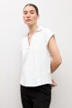 Remera cuello polo blanco