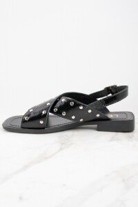 Sandalia Tachas Cuero Negro