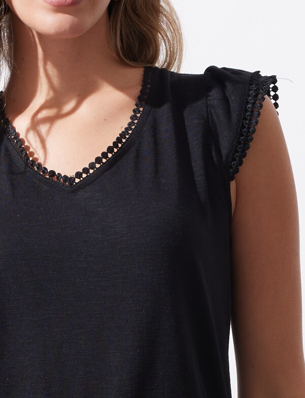 Remera Puntilla NEGRO