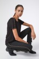 Remera con tachas negro