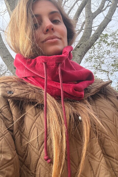 Plush Neck Bordeaux