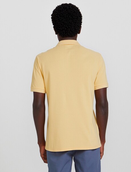 CAMISA DE CUELLO CON BORDADO AMARILLO