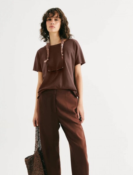 BLUSA DE VISCOSA DE CORTE REGULAR MARRÓN