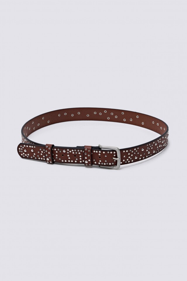 Cinturón con tachas tostado