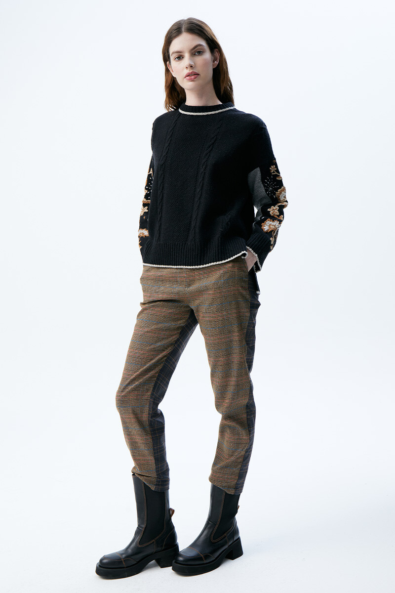 Nuevo Sweater Camelia Negro