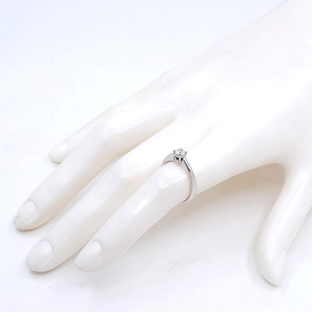 Anillo solitario en oro 18k y brillante Anillo solitario en oro 18k y brillante
