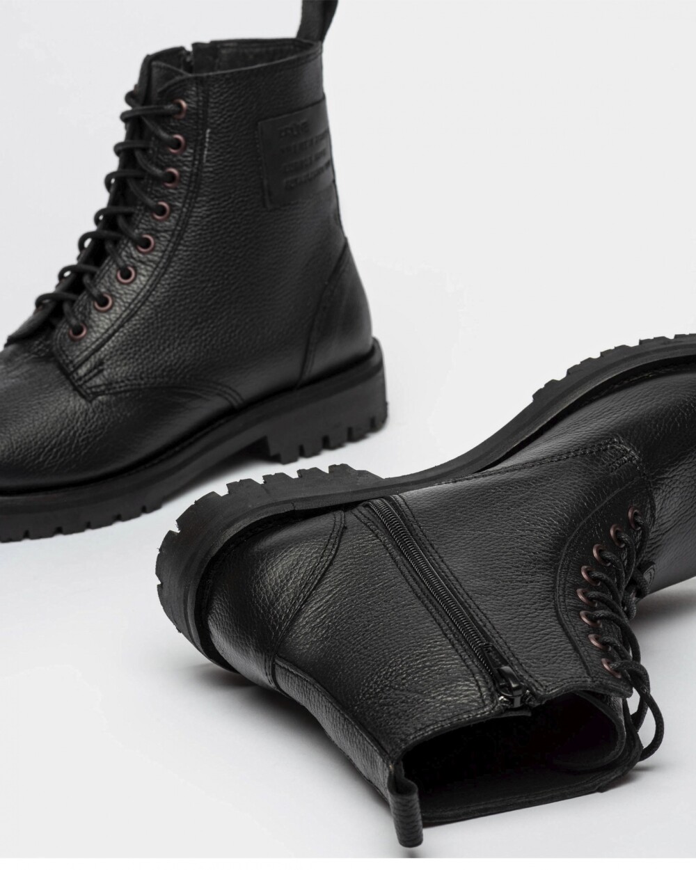 Borcego Paul En Cuero Graneado Negro