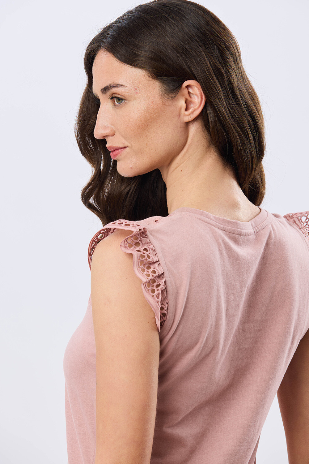 REMERA DE ALGODÓN CON BRODERIE Rosa