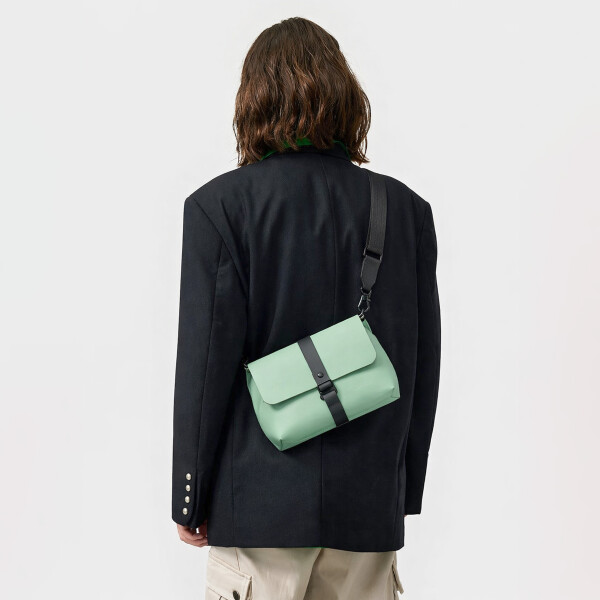 Bolso Gastón Luga 1,9L Impermeable Con Correa Ajustable Verde 1