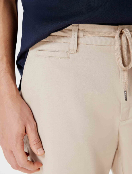 BERMUDA BÁSICA BEIGE