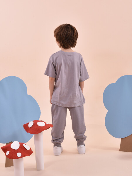 REMERA NACHO BOY GRIS OSCURO