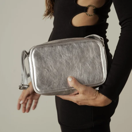 CARTERAS VENET - CUERO ZEPHYRA PLATEADO