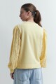 Sweatshirt con mangas de broderie amarillo