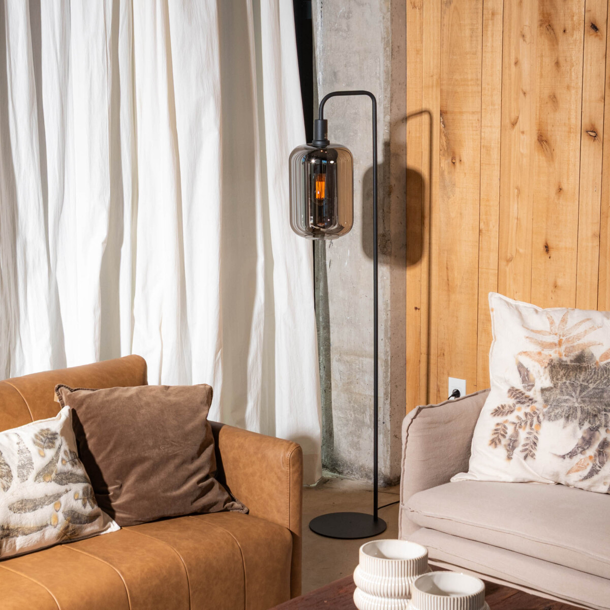 Lámpara de pie, Lekar 